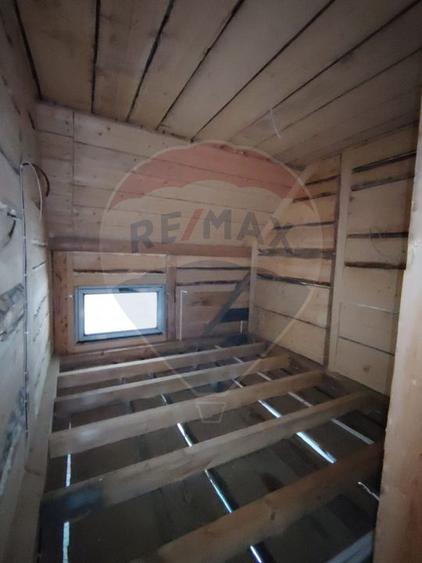 Casă / Vilă cu 8 camere de vânzare