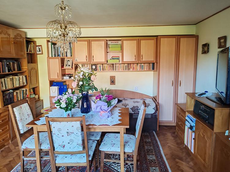 Apartament 3 camere in vila zona Central