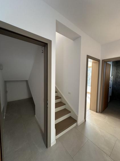 Casa cu 4 camere - Dumbarvita