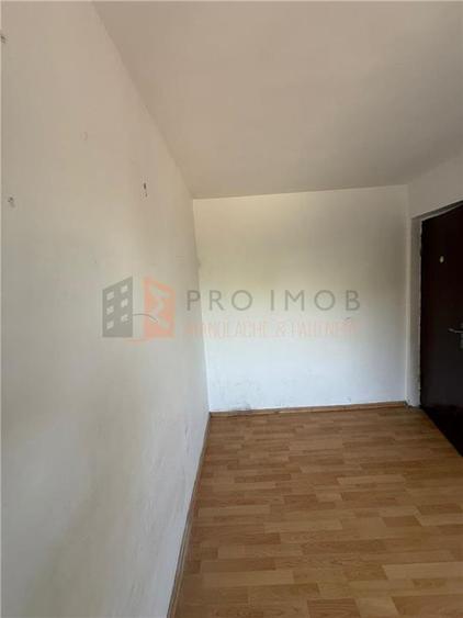 Apartament 3 camere cf 2  semidecomandat zona Micro 14