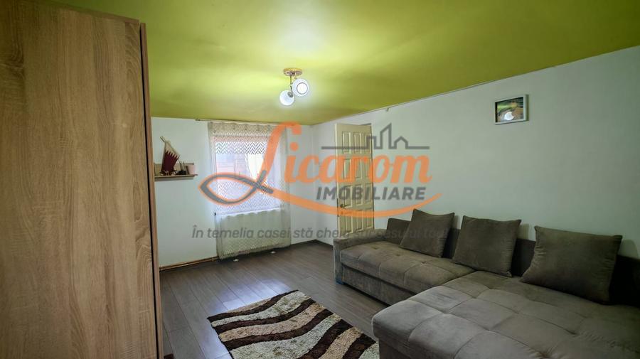 Corp de casa 4 camere zona Nicopole,curte comuna cu 1 familie.