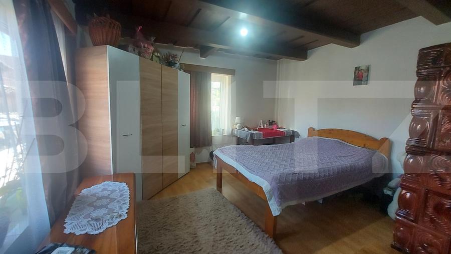Casă lemn masiv, 50 mp,  teren și livadă, zona Telechia