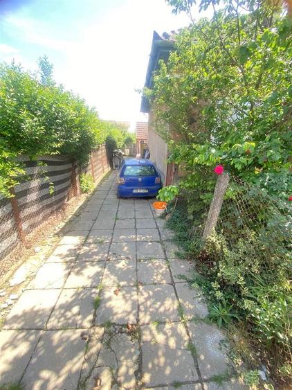 Apart la casa Bogdanestilor curte acces cu masina centrala proprie