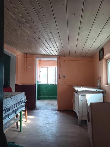 Str Principala Vorovesti TEREN 1200mp cu CASA batraneasca 64mp toate utilitatile