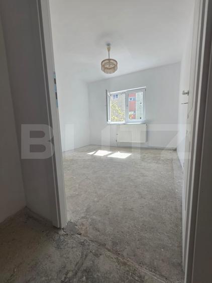 Apartament de vanzare, cu 3 camere, 65 mp, zona Blocuri, Campia Turzii