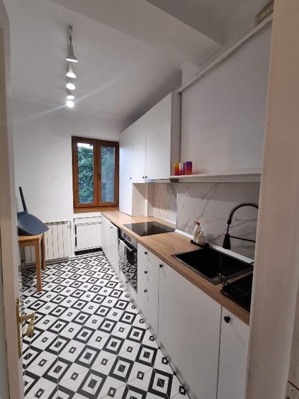 Apartament luminos cu garaj in proprietate