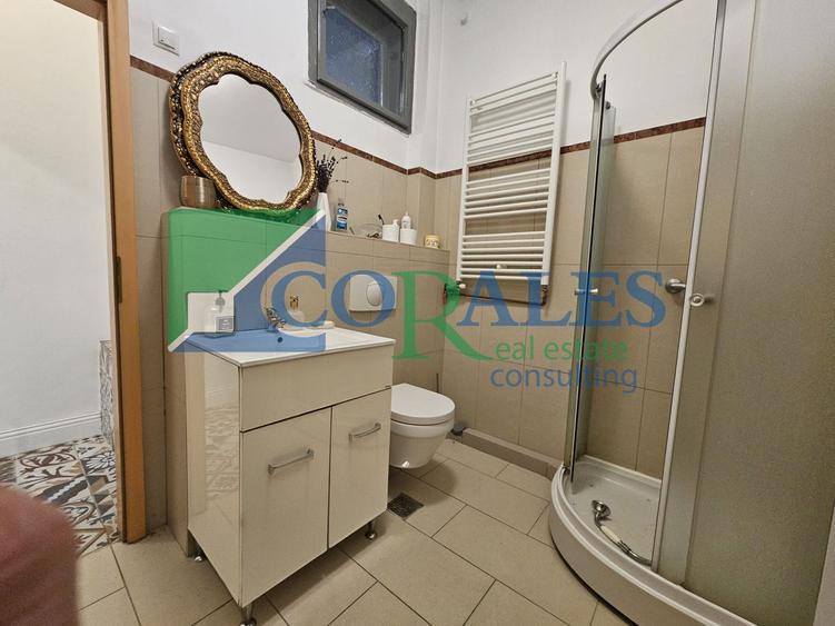 Piata Unirii! Cladire renovata!. Vedere pe pietonala! Lift!