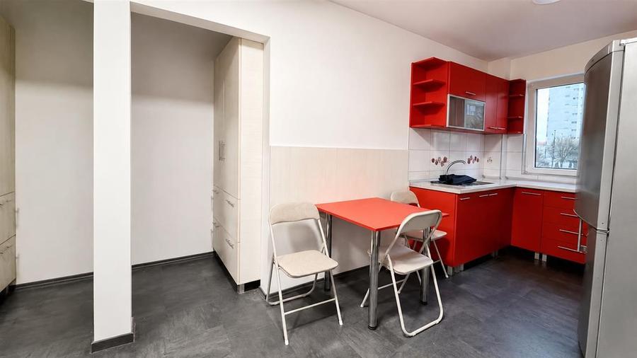 Apartament 3 camere balcon etaj 1 zona Mihai Viteazu