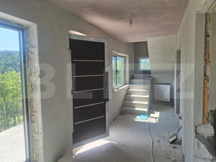 Casă 206 mp la gri, teren 1.832 mp, zona Glodeni Deal
