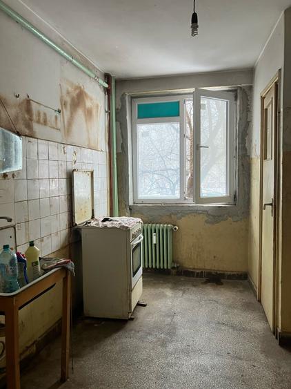 Apartament 3 camere Titan -necesita reonvare completa