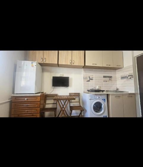 Garsoniera Florilor - cu baie - etaj 1 , renovata
