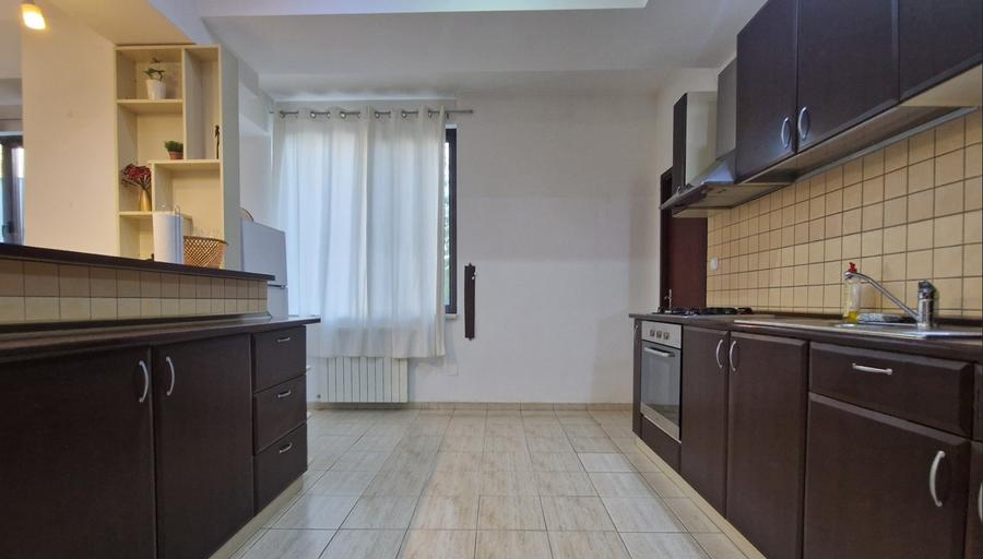 Apartament spatios 2 camere 83mp Stefan cel Mare