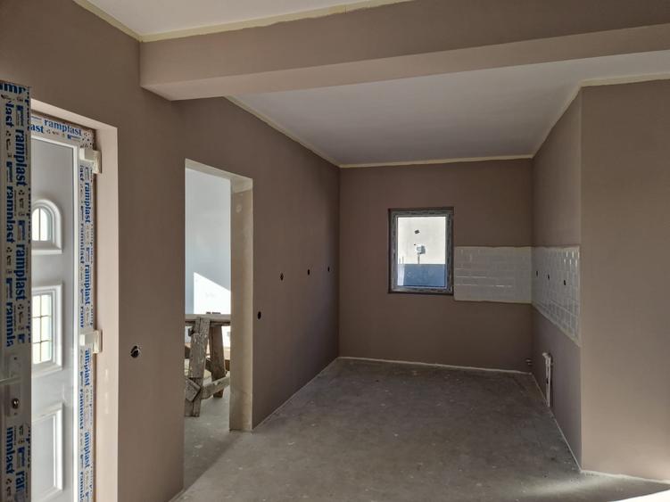 Agenție imobiliară vindem casa la sol în Năvodari