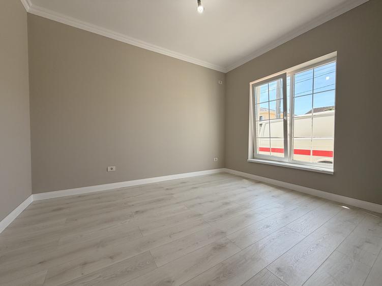 Duplex 5 camere, 126 mp utili, 300 mp teren - in Chisoda