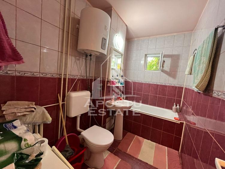 Apartament cu 3 camere, 2 bai, decomandat, parter inalt,zona Girocului