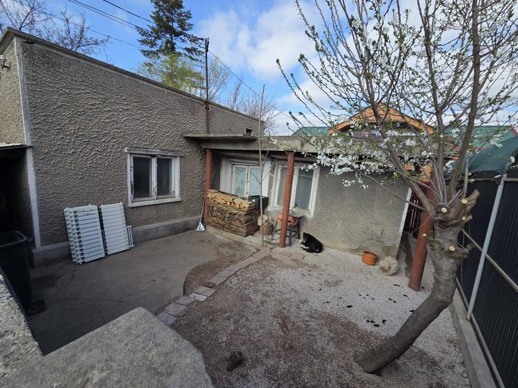 CASA veche + teren CARTIER   EROILOR