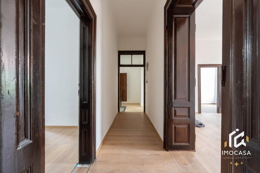 De vanzare Cladire bloc Istoric Central Arad D+P+E+M curte proprie