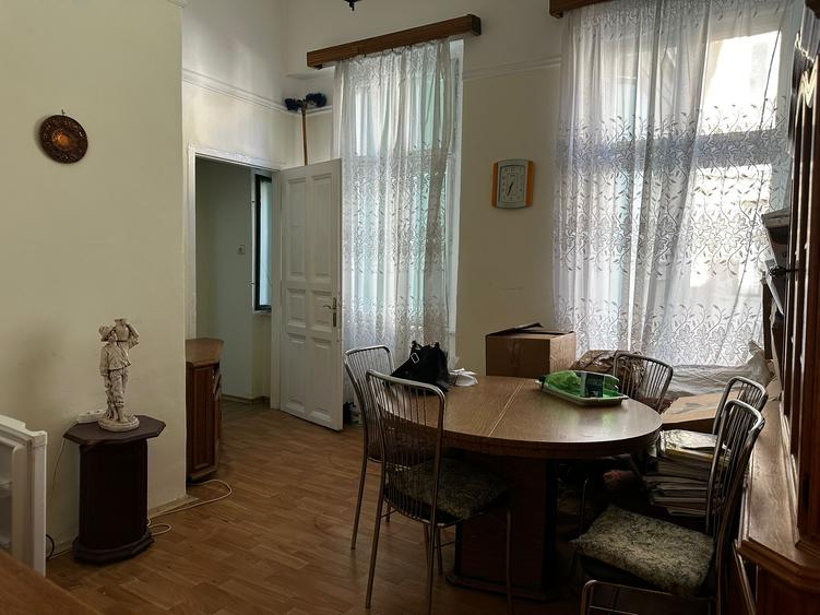 Apartament la casa cu 4 camere, luminos, ultracentral