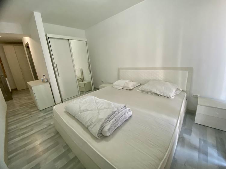 Apartament de 3 camere, semidecomandat, 77mp + terasa, zona Dâmbul Rotund