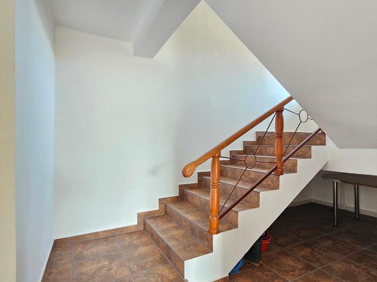 Buzau, Pietroasele - casa 4 camere, 2 bai, 150 mp utili.