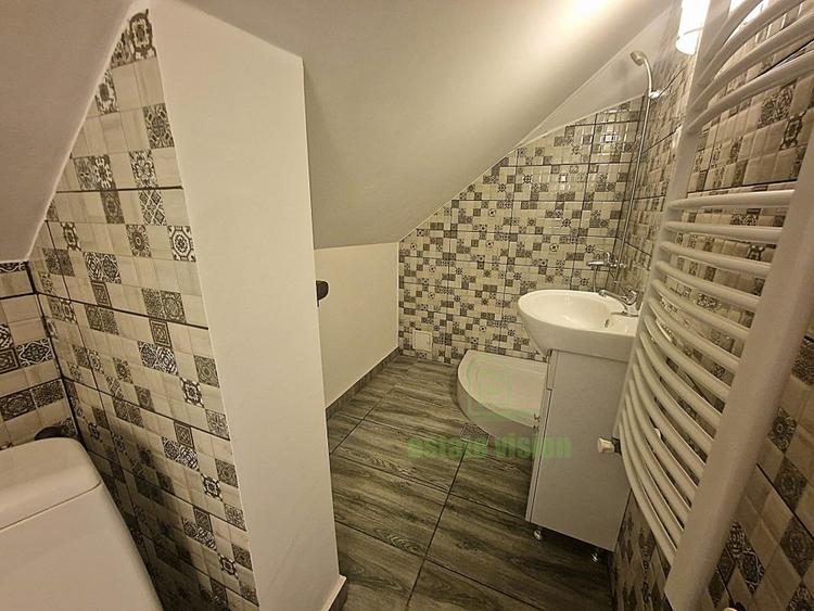 Apartament superb pe doua nivele, renovat integral, in vila, curte proprie, Grad