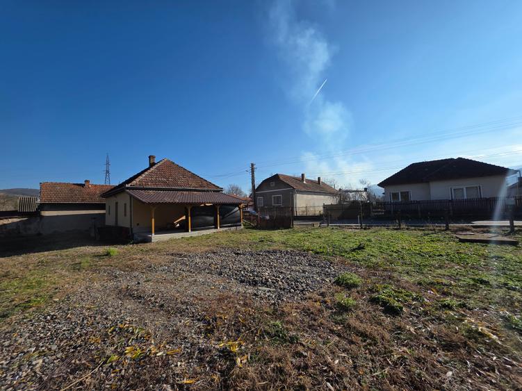 Vand casa in localitatea Mintia