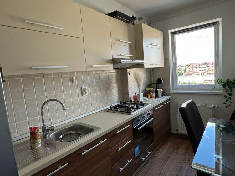 Apartament renovat langa parc și metrou 2 camere plus dressing Drumul Fermei 95