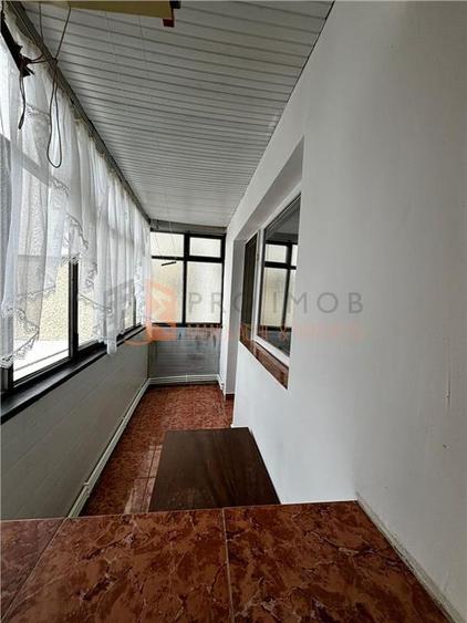 Apartament 3 camere cf 1 semidecomandat  zona Unirii Sud