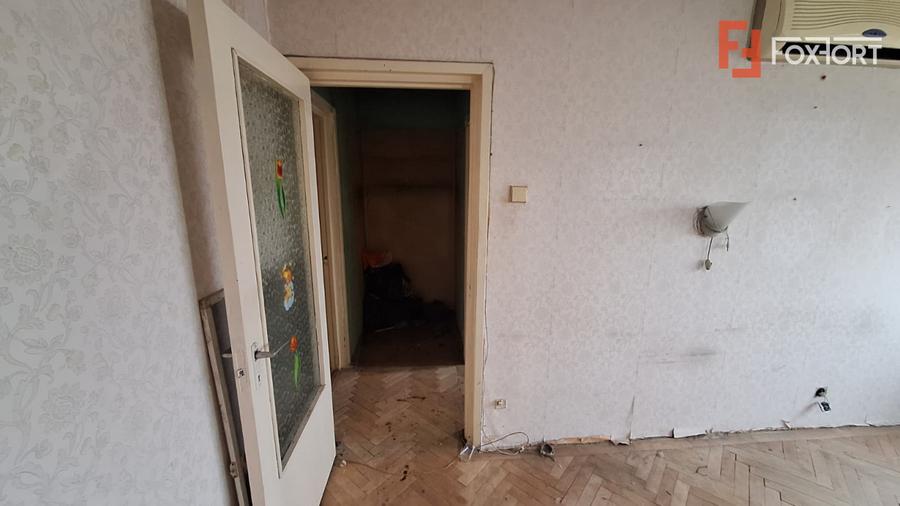 Apartament cu 3 camere + boxa, zona Sagului
