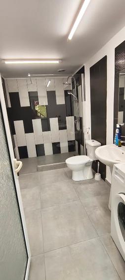 Casă 5 camere de închiriat