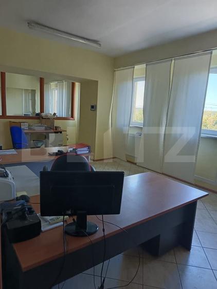Hala de productie, spatii depozitare, parcare, cladire cu birouri, teren 14474mp