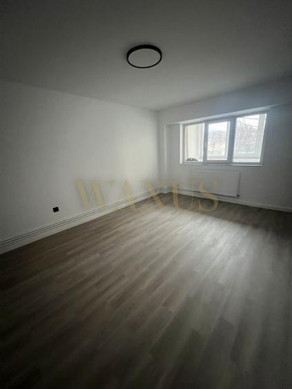 Spatiu comercial de inchiriat zona Apollo