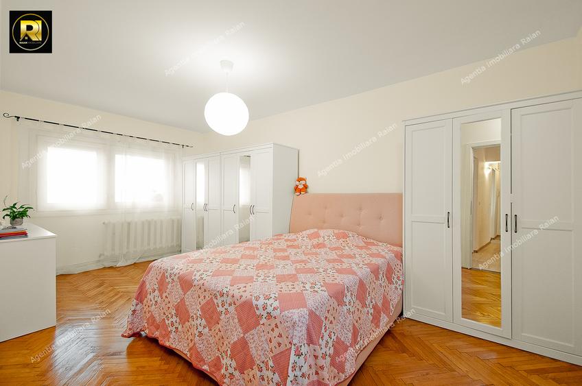Vanzare apt 4 camere transformat in 3 camere, sup.85mp, in Galati,Piata Centrala