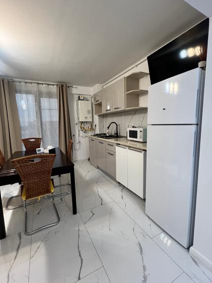 -Garsoniera lux mobilata si utilata complet in primul rand la mare