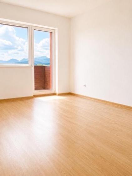 Proprietar vând apartament SubCetate Sânpetru cu 3 camere și 2 băi