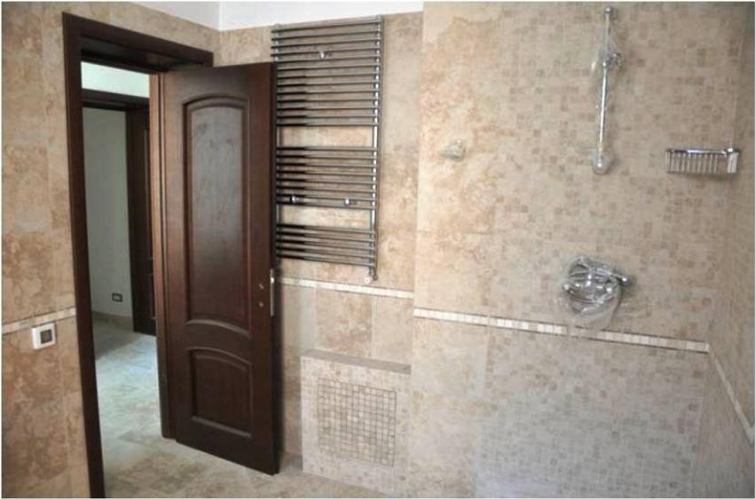 Apartament in zona Romana-Dacia cu 5 camere nemobilate