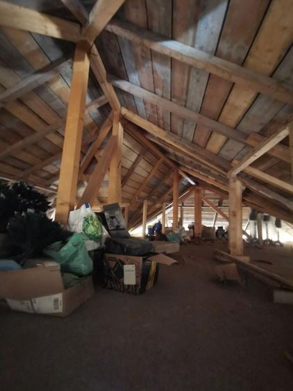 Casa la rosu în Plaiul Vulcănești