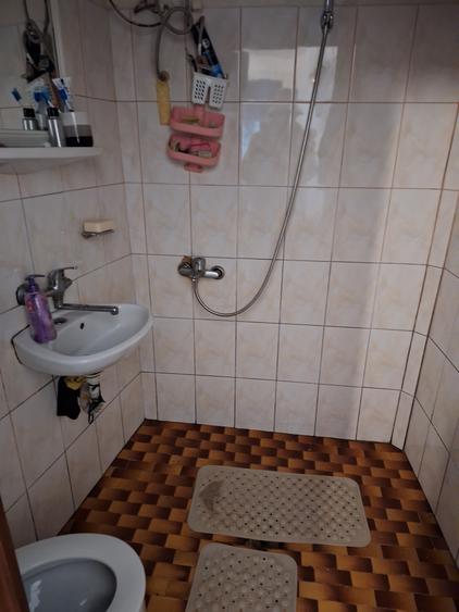 Piata Libertatii,ap 2 camere,semidecomandat, s-55 mp, parter/2, p-130.000 euro