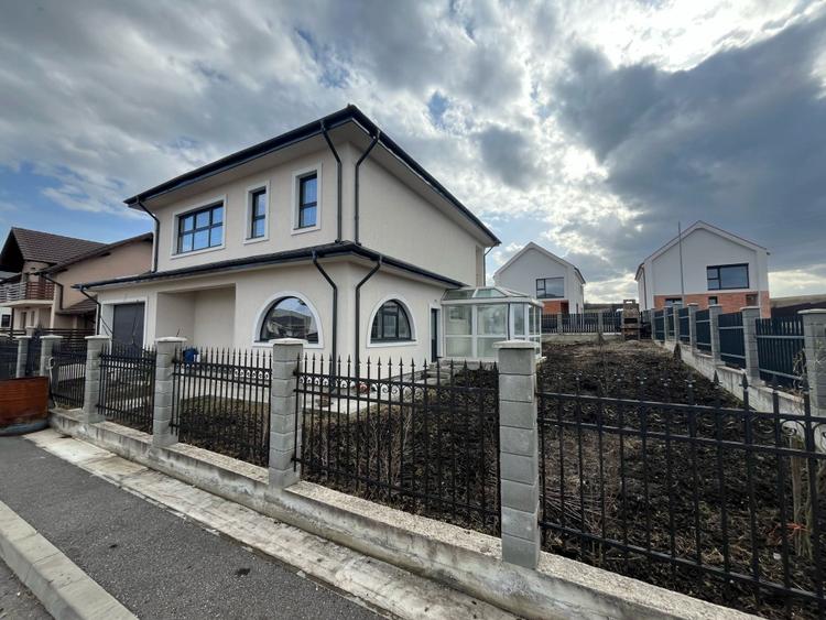 Casa individuala, 5 camere, 268mp si teren 500mp. Comuna Chinteni