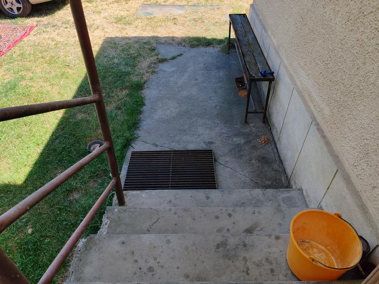 Casa 3 camere libera la vanzare TARLUNGENI