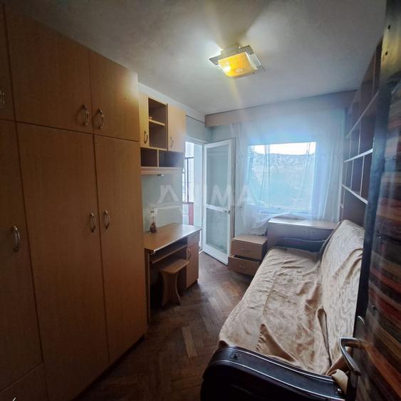 Apartament cu 4 camere, etaj 1, compartimentare decomandată, zonă excelentă