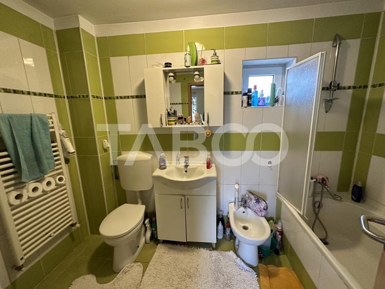 Casa 2 corpuri P+M si P+1 spatiu comercial 70 mpu la strada 2 garaje