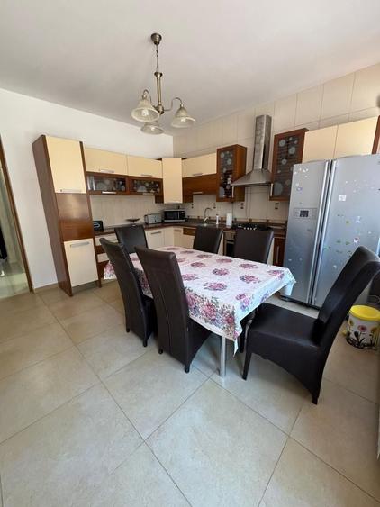 De închiriat apartament 3 camere 80 mp + curte privata 50 mp