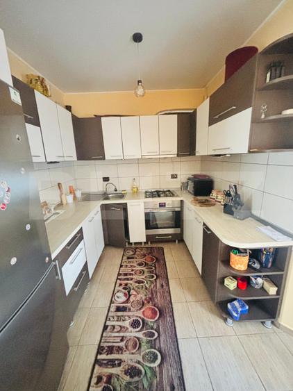 Casa cocheta, cu 4 camere, 130 mp - zona linistita