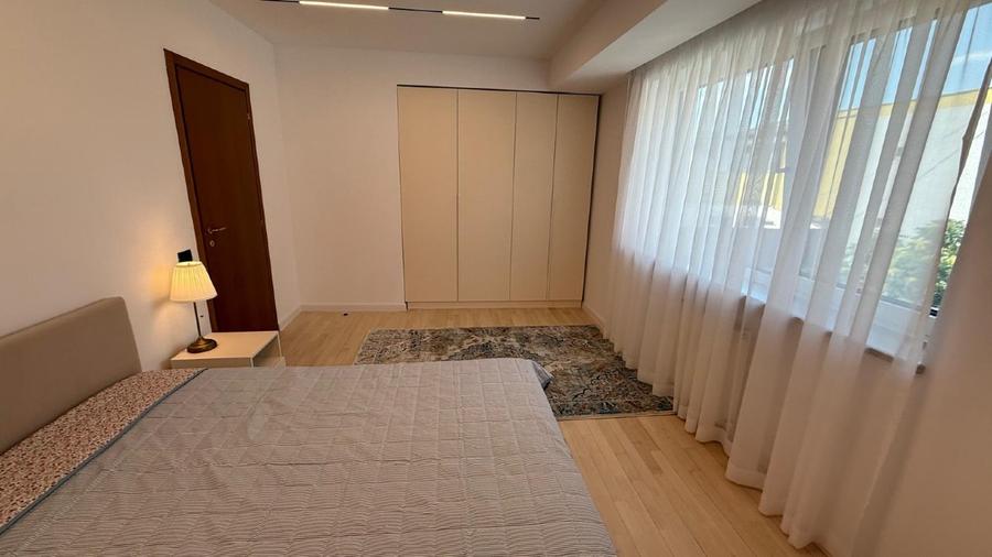 Stradal Bulevardul Aviatorilor 37 / Mobilat / Proaspat renovat / Garaj