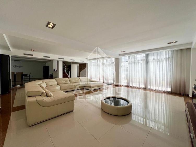 Casa de lux cu 5 camere, 4 bai, piscina privata , zona Aradului