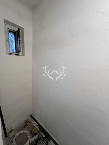 Apartament cu 3 camere, pregatit pentru renovare in Zorilor