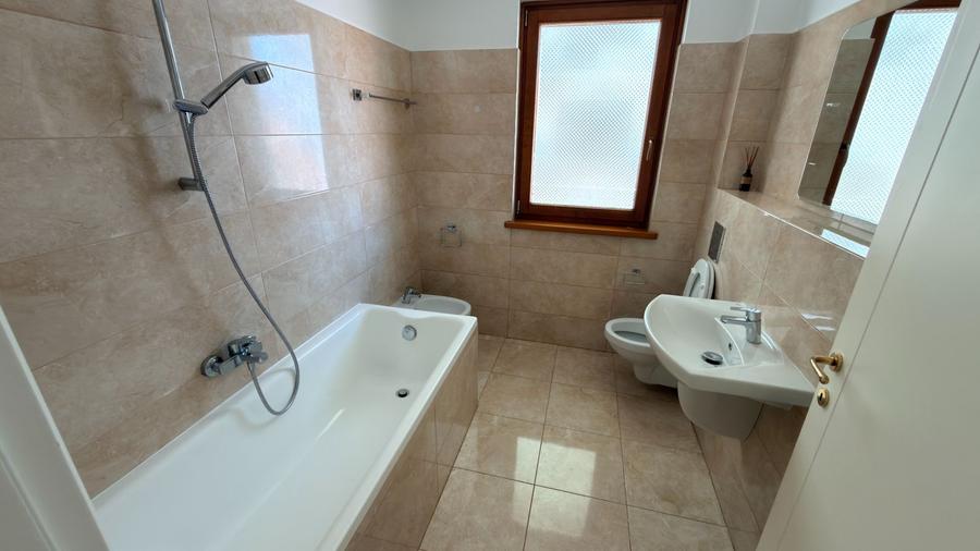 Apartament modern 3 camere zona Calea Dumbravii