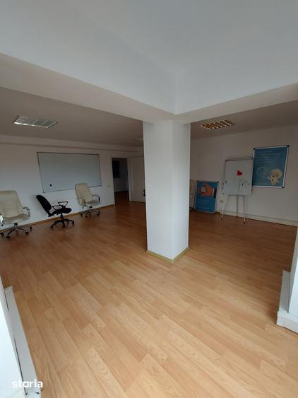Spatiu 4 camere decomandat