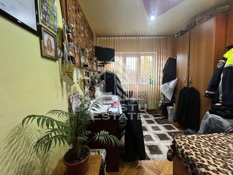 Apartament cu 3 camere,2 bai, etajul 1,centrala proprie,zona Girocului